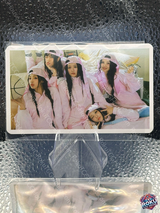 New Jeans (White Hat Shoot) - K-Pop Group Photo-Card (NM)